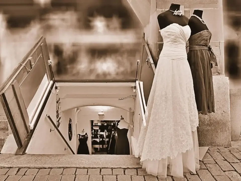 Hvem har skrevet Badehotellet? - Mød forfatterne, inspirationen og de skjulte dramaer