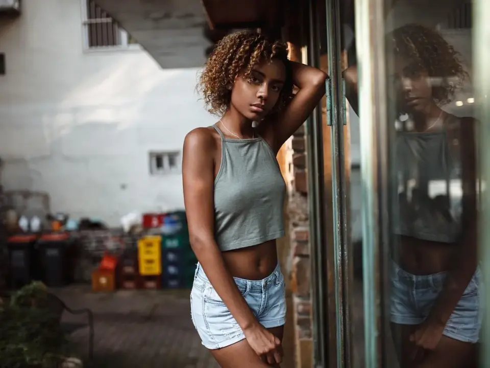 Hvor gammel er Sofie Linde? Sandheden om alderen, karrieren og livet bag kulisserne